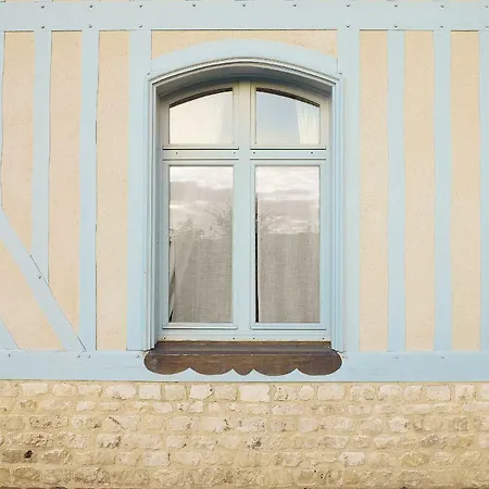 La porte bleue Trouville-sur-Mer Extérieur photo